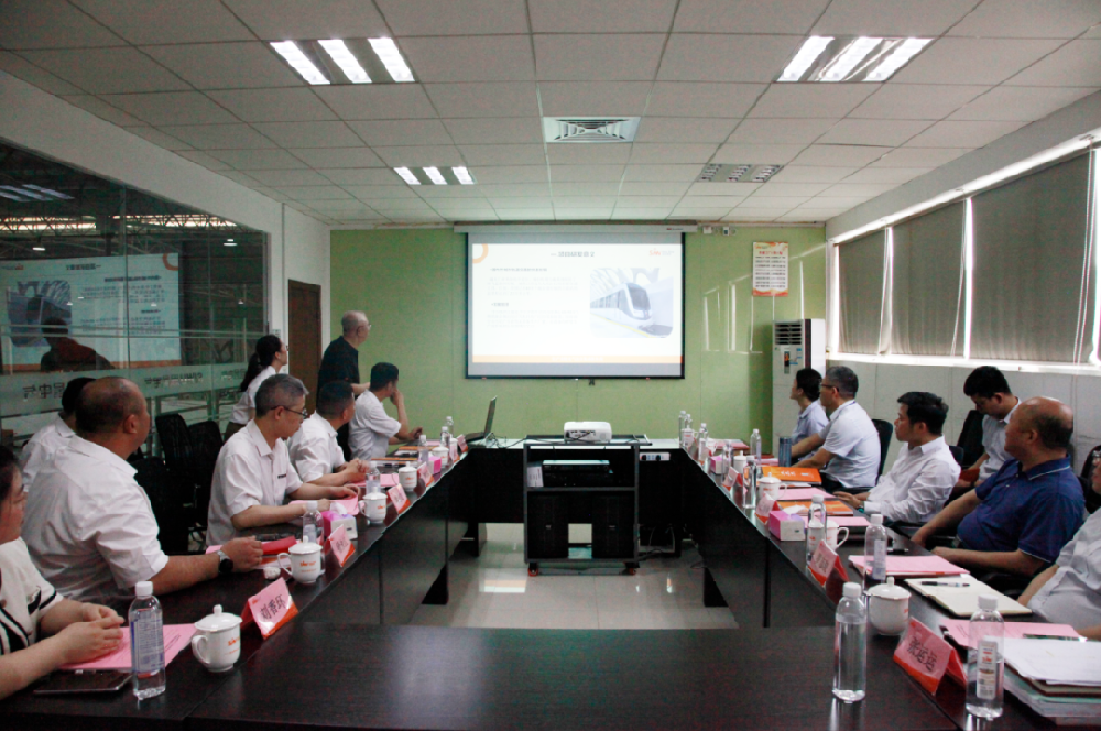 南宁轨道交通集团党委书记、董事长黄钟晖莅临思屋电气调研指导